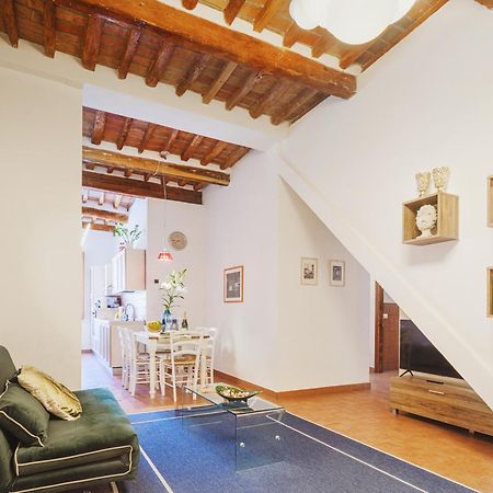 Michael'S Home - Cozy Apartment In The Heart Of Lucca Exterior photo